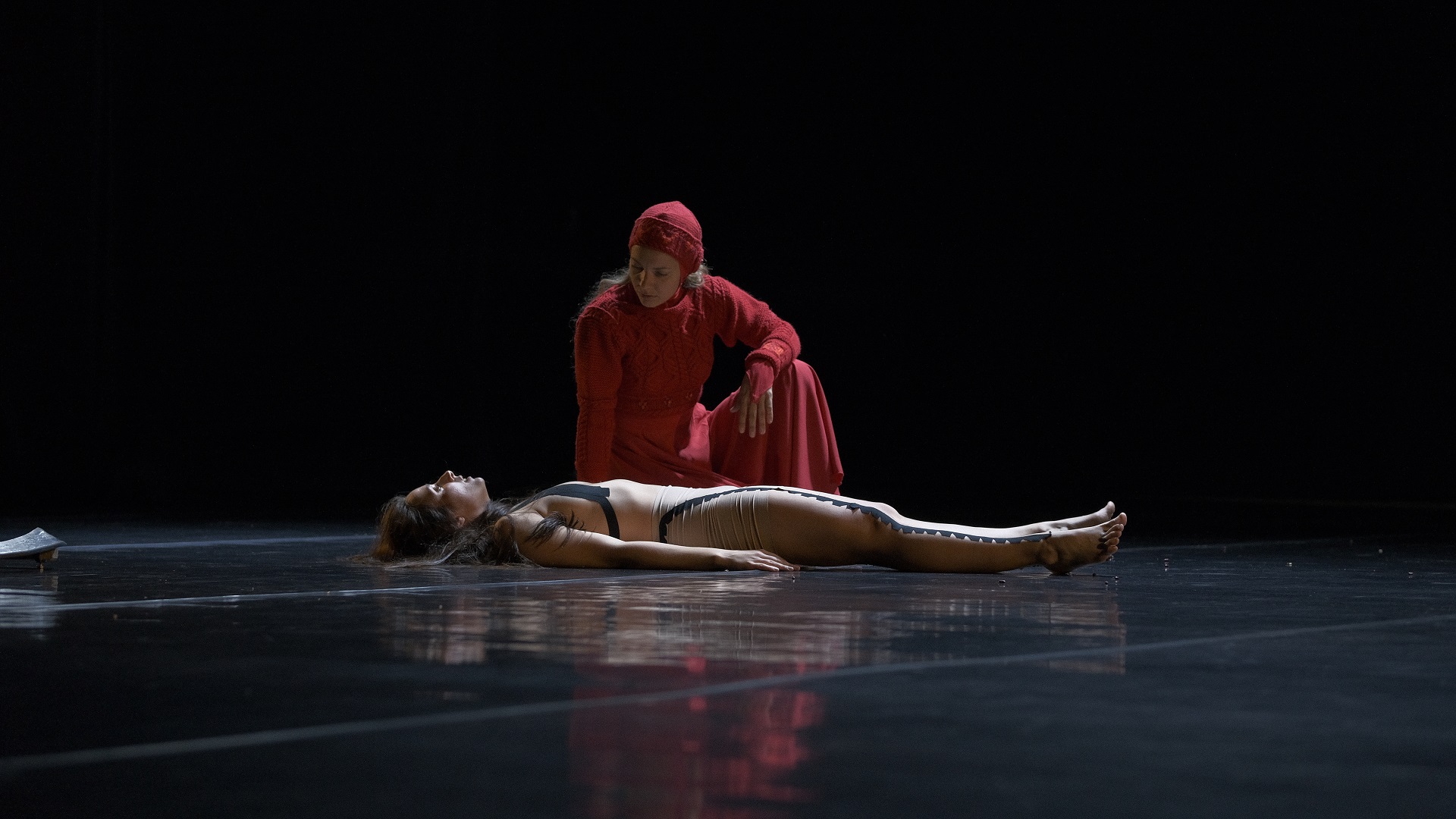 Сцена з вистави «Danse Macabre. Безсмертний танок», режисер Богдан Поліщук. Фотограф – Іван Гаркуша.