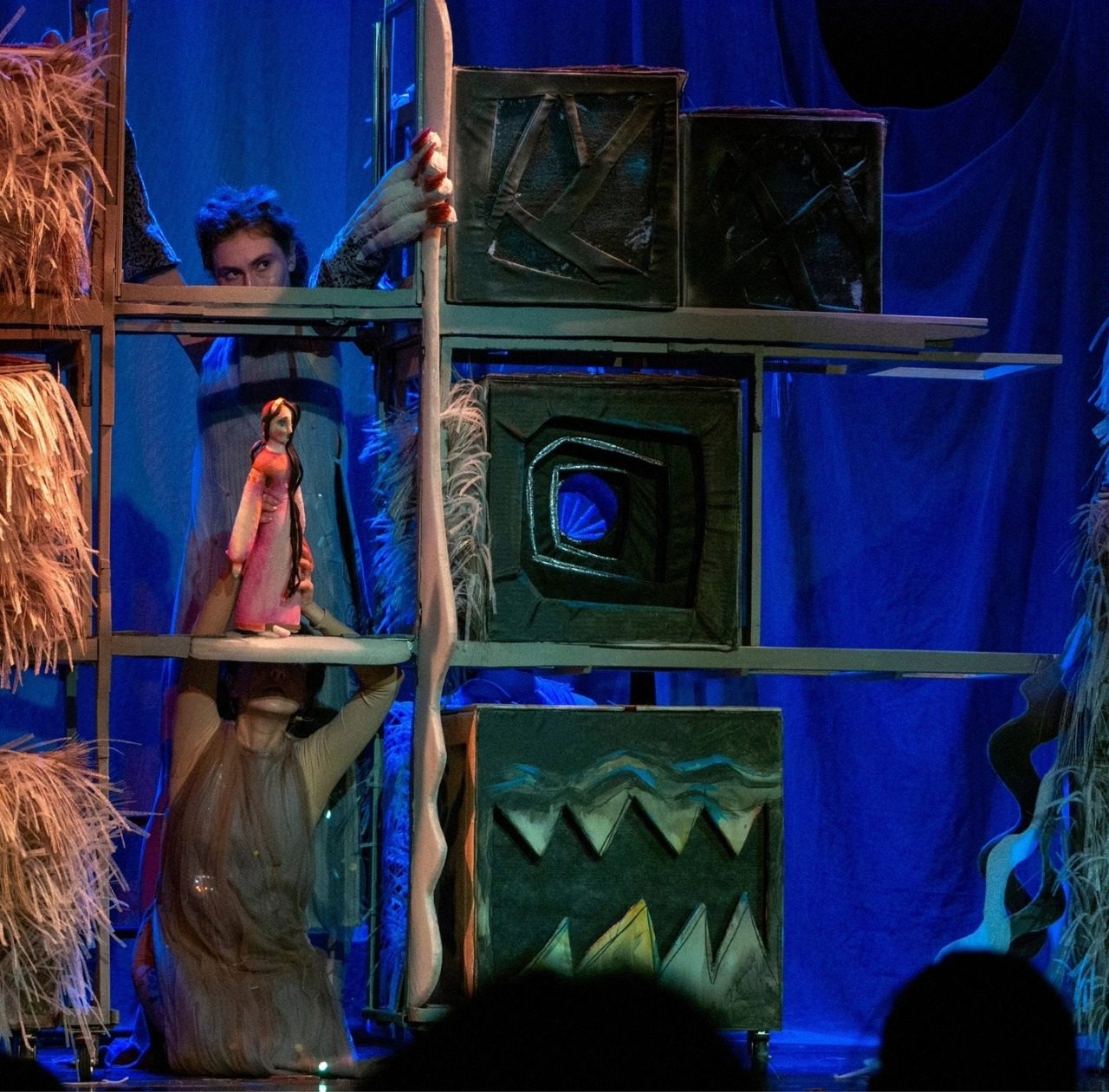 Фото з вистави «Казка про Мару» режисерки Яни Титаренко, Львівський обласний академічний театр ляльок